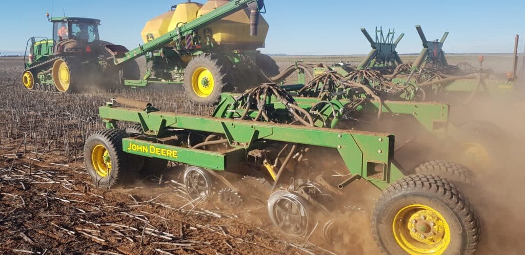 Coil Planter Gauge Wheel working john deere - Disc seeding