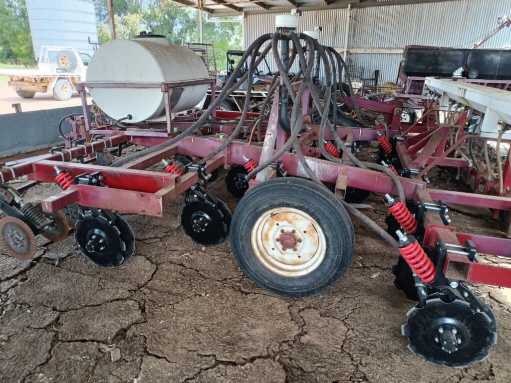 RYAN NT Retrofit Double Discs. seeder bar